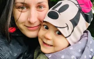 Pomozme těhotné mamince a její dcerce začít znovu beze strachu