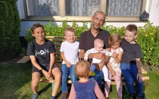 Naděje na život: Pomozme Petrovi s léčbou nádoru! / Hope for Life: Let’s Help Petr Get Treatment for His Tumor!