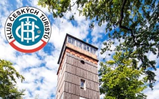 Pomozte s opravou ohněm poničené rozhledny na Vlčí Hoře