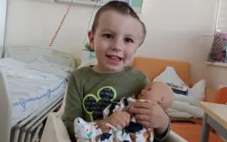 Rehabilitační tříkolka pro pětiletého Ríšu po mrtvici
