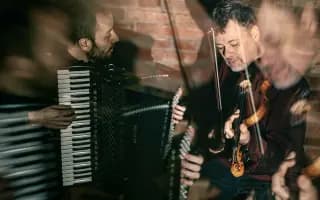 Pomozte nám uvést album "300 vlaků" do světa!