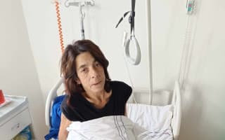 Hanka, která se oficiálně jmenuje Anna, má v těle nádor, který jí upoutal na lůžko